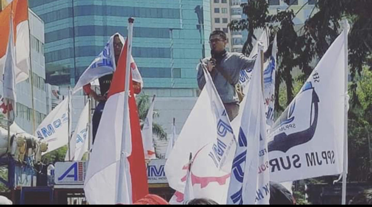 Juru bicara Federasi Serikat Pekerja Metal Indonesia (FSPMI), Nuruddin Hidayat (Kanan) (Foto: Andhi Dwi/Ngopibareng.id)