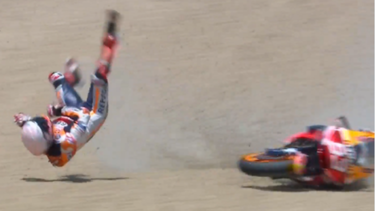 Marc Marquez crash di sisa tiga lap dari 25 lap Sirkuit Jerez, Spanyol, Minggu 19 Juli 2020. (Foto: Twitter @motogp)