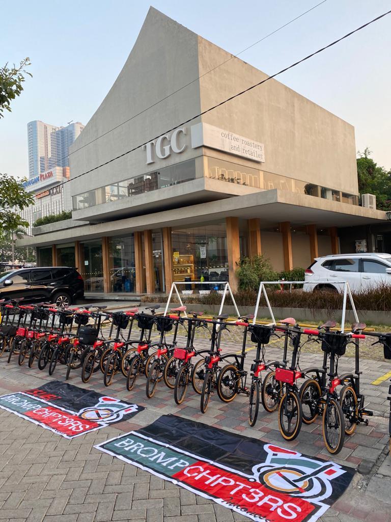  BrompCHPT3RS Surabaya start gowes dari café TGC Tegalsari menuju Perak, Tugu Pahlawan, Kota Lama, Jalan Karet, lalu kembali ke TGC. (Foto: Istimewa)
