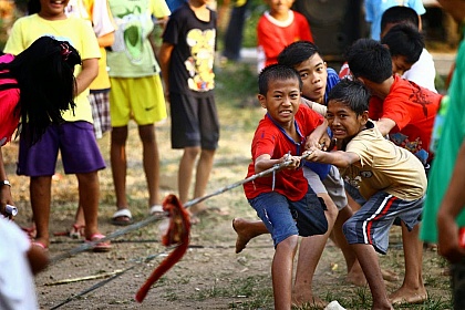 Ilustrasi Lomba tarik tambang dalam acara HUT Kemerdekaan RI. (Foto: sahabatkeluarga.kemendibud.go.id)