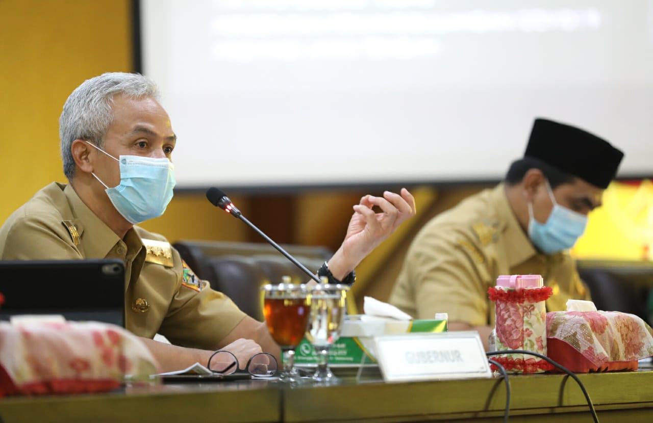 Gubernur Ganjar Pranowo memimpin Rapat Evaluasi Penanganan COVID-19 bersama Tim Gugus Tugas Provinsi Jawa Tengah, Senin, 20 Juli 2020. (Foto: Ist/Ngopibareng.id)