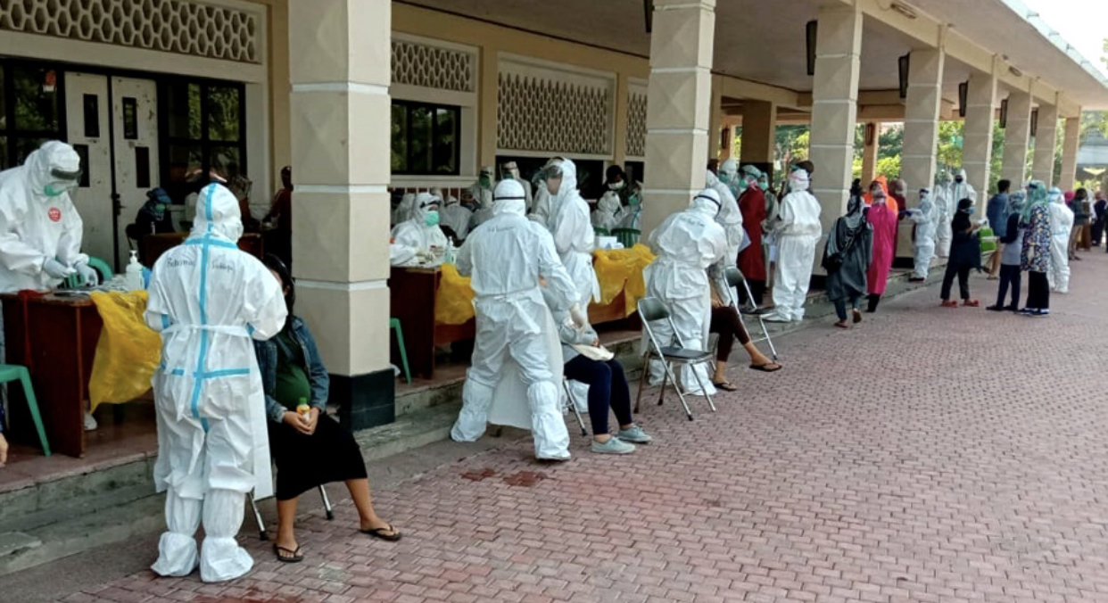 Tes swab gratis untuk ibu hamil (bumil) di Kota Surabaya. (Foto: Dok. Pemkot Surabaya)