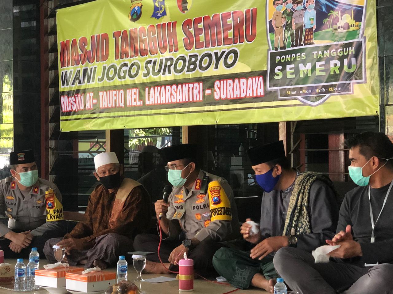 Kapolrestabes Surabaya Kombes Pol Jhonny Edison Isir bersafari ke Masjid At-Taufik, Lakarsantri, Surabaya, bersafari Gerakan Masjid Tangguh DMI Kota Surabaya, Jumat 24 Juli 2020. (Foto: Istimewa)