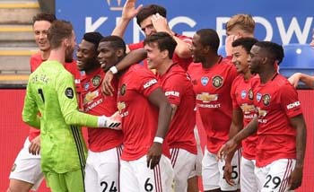 Para pemain Manchester United merayakan kelolosan ke Liga Champions musim depan usai mengalahkan Leicester City di stadion King Power, Leicester, Minggu malam. (Foto:Antara/Reuters)