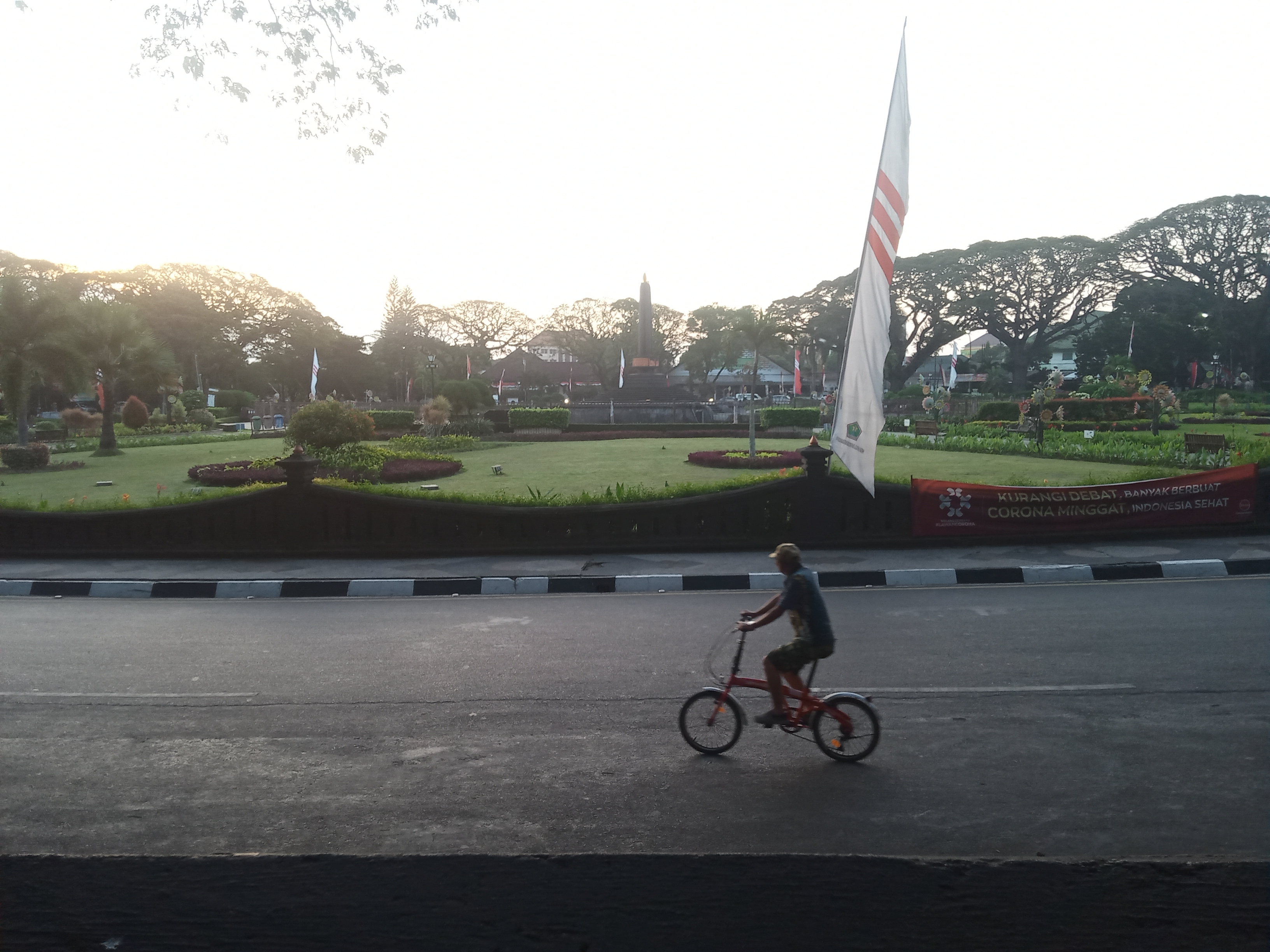 Bundaran Tugu Kota Malang (Foto: Lalu Theo/ngopibareng.id)