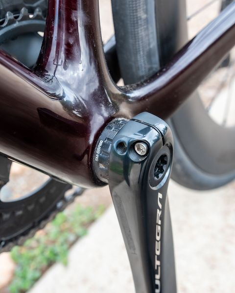 Bottom bracket menggunakan sistem BSA. (Foto: Bike Radar)