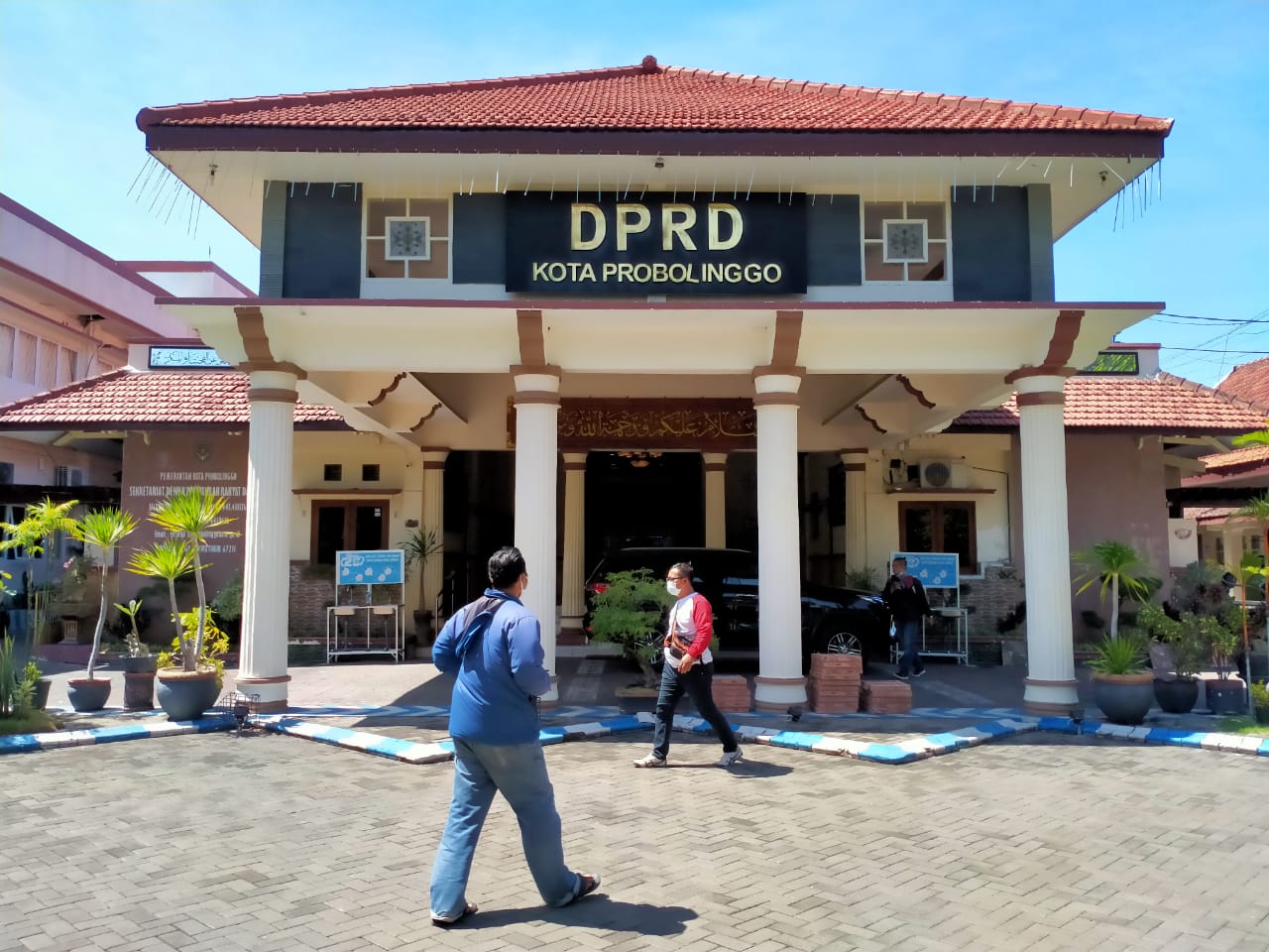 Gedung DPRD Kota Probolinggo, Jalan Suroyo yang sempat di-lockdown sejak 20 Juli akhirnya dibuka kembali. (Foto: Ikhsan Mahmudi/Ngopibareng.id)