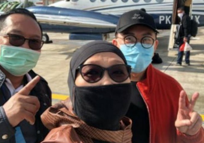 Pengacara Anita Kolopaking selfie bersama Djoko Tjandra, buronan kasus korupsi pengalihan hak tagih (cessie) Bank Bali. (Foto: Istimewa)