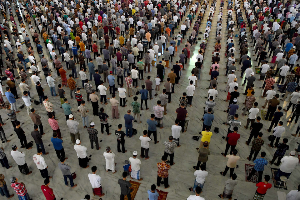 Pelaksanaan Salat Berjamaah di masa pandemi Covid-19. (Foto: Istimewa)