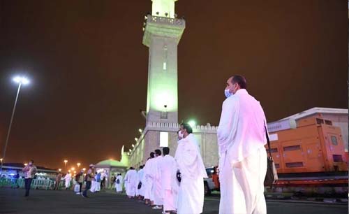 Dengan penerapan protokol covid yang ketat, jamaah haji mulai meninggalkan Padang Arafah menuju ke Muzdalifah, Kamis malam,  yang jaraknya sekitar 7 kilometer. (Foto:SPA)