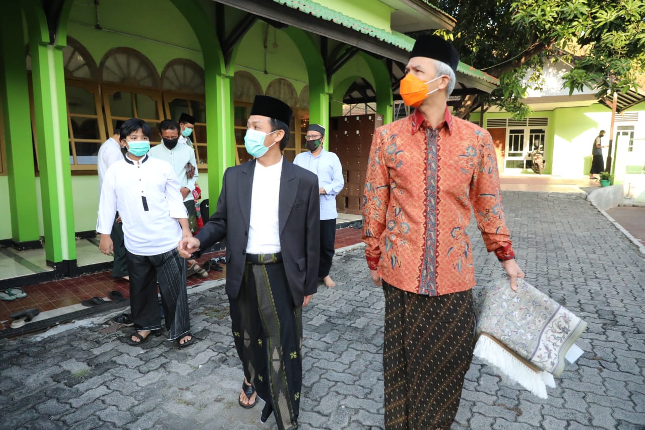 Gubernur Jawa Tengah Ganjar Pranowo usai Salat Idul Adha. (Foto: Ist/Ngopibareng.id)