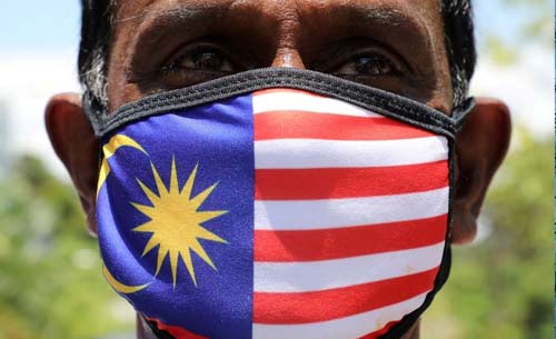 Ilustrasi warga Malaysia bermasker. (Foto:Bernama)