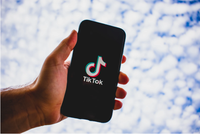 Donald Trump desak agar Bytedanca jual Tiktok. (Foto: Unsplash.com)