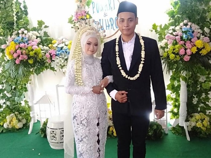 Pernikahan Ponari si dukun cilik dengan kekasihnya. (Foto: Detik.com)