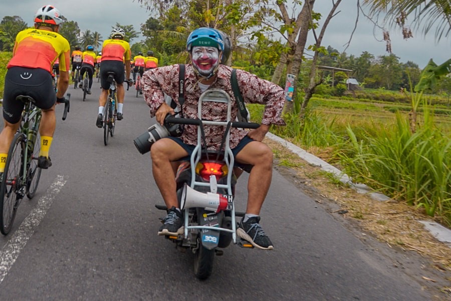 Dewo Pratomo pernah berboncengan motor hadap belakang selama enam hari berturut-turut. (Foto: Dewo Pratomo)