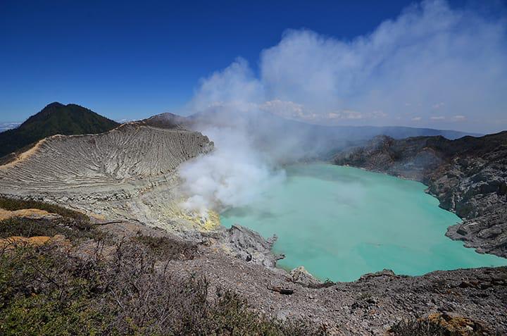 Keindahan kawah Ijen yang menjadi bagian dari kawasan Geopark Ijen. (Foto: Istimewa)