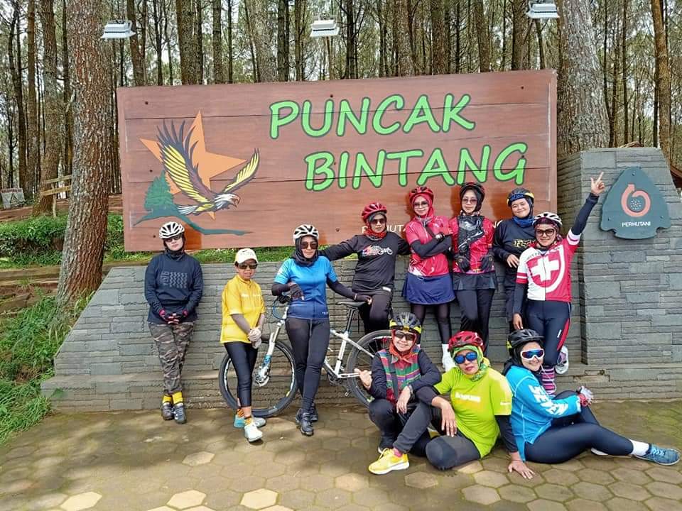 WCC Bandung pecinta MTB dalam tournya ke Puncak Bintang. (Foto: Yudy Hananta)