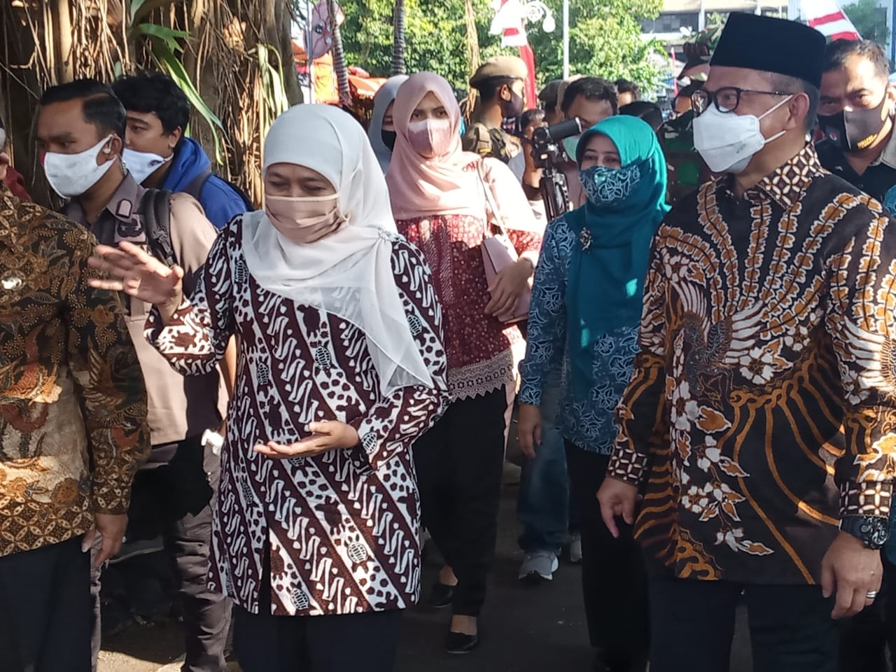 Gubernur Jawa Timur Khofifah Indar Parawansa dan Menteri Dalam Negeri, Tito Karnavian saat berada di Pendopo Agung, Malang, Jawa Timur. (Foto: Lalu Theo/Ngopibareng.id)