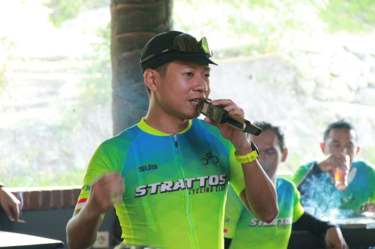 Arya Padma, dari toko Sepeda Kita Surabaya memberikan materi coaching clinic perihal safety ride dan nutrisi untuk cyclist. (Foto: Istimewa)