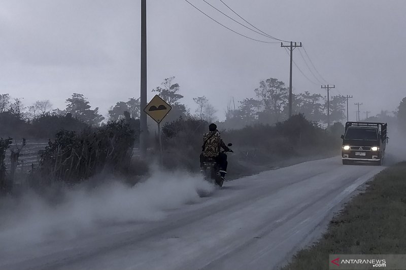 Erupsi Gunung Sinabung. (Foto: dok/antara)