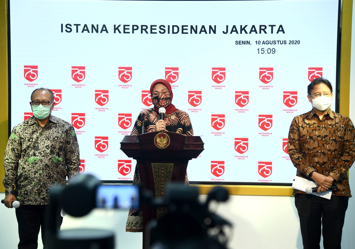 Menaker Ida Fauziah dalam konferensi pers di Istana, Senin, 10 Agustus 2020. (Foto: Setpres)