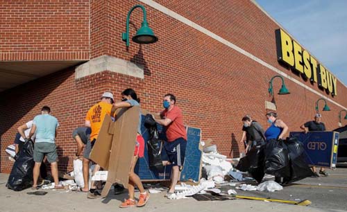 Penjarahan terhadap sebuah Hypermarket mewah di Chicago, hari Senin kemarin. (Foto:HDPlus)