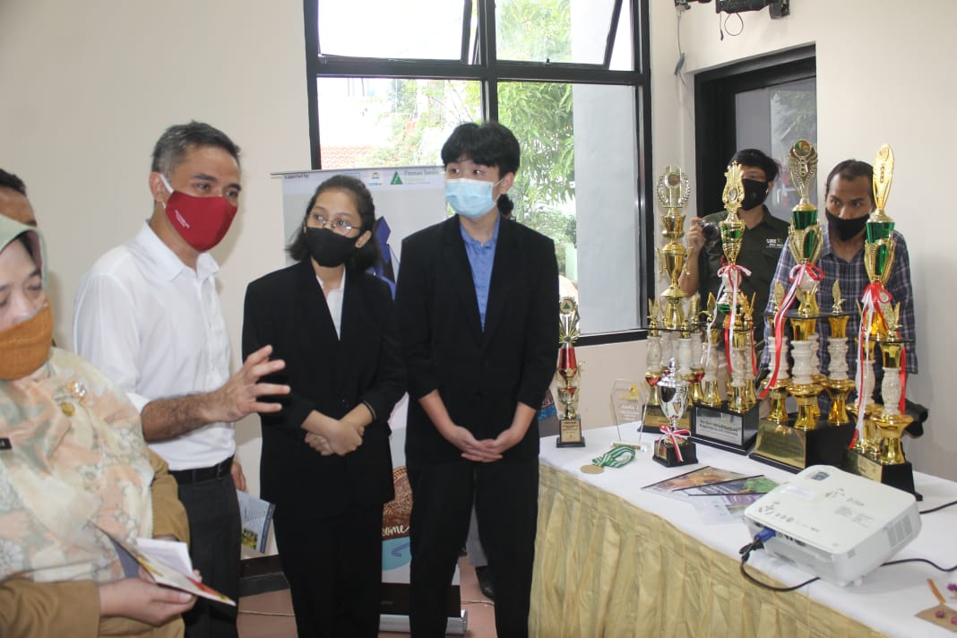 Direktur Jenderal Pendidikan Vokasi Kementerian Pendidikan dan Kebudayaan (Kemendikbud), Wikan Sakarinto  saat berkunjung ke  SMK 27 Jakarta. (Foto: Asmanu/Ngopibareng.id)