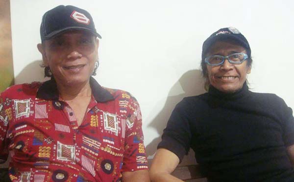 Almarhum Mung Sriwiyana (kiri) dan almarhum Leo Kristi. (Foto: anis/Ngopibareng)