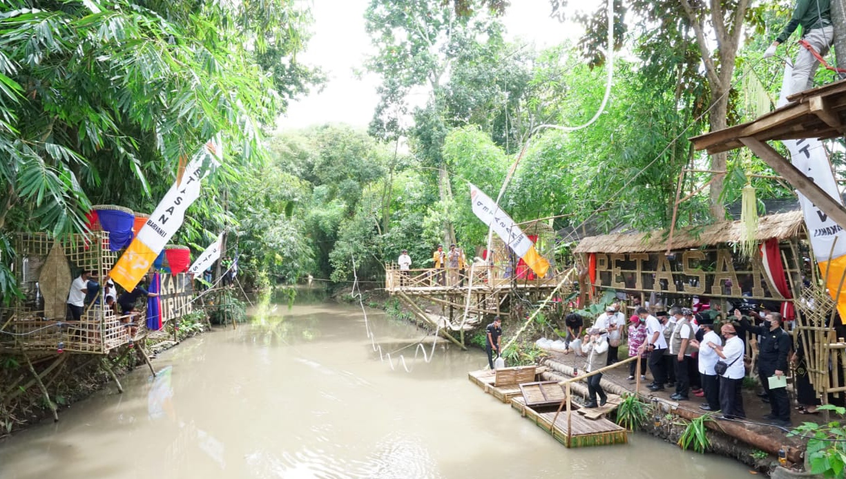 Destinasi kuliner Kali Kurung di perbatasan Kecamatan Purwoharjo dan Cluring, Banyuwangi. (Foto: Istimewa)