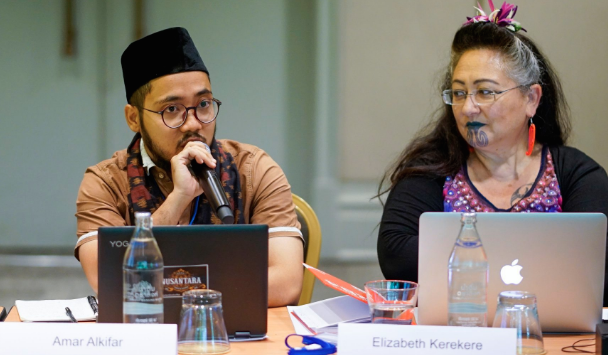 Amar Al Fikar (kiri) saat berada di Bangkok. Ia menghadiri Consultation of the special Rapporteur on Freedom of Religious Belief with Human Rights Defender in Asia: The right to freedom of religion or belief in the context of non-discrimination. (Foto : Dok Pribadi Amar Al Fikar)