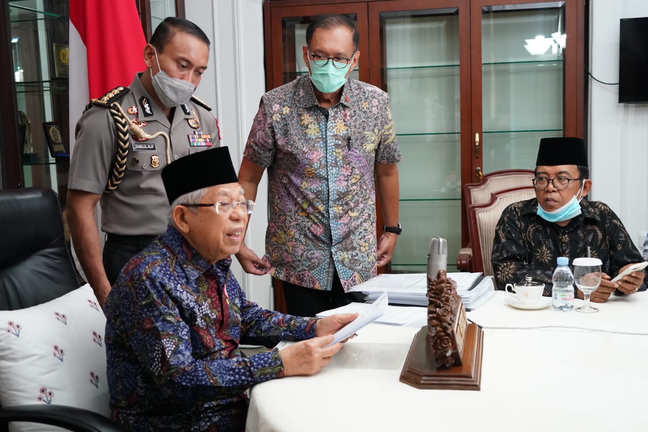 Wakil Presiden Ma’ruf Amin memimpin Rapat Perkembangan Pelaksanaan Kebijakan Pemulihan Ekonomi Nasional. (Foto: Setwapres)