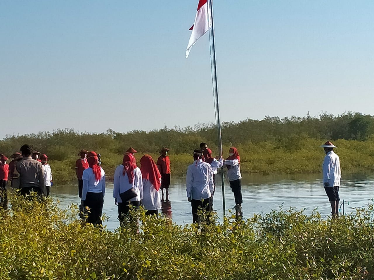 Upacara HUT Kemerdekaan RI di Pantai Permata, Kota Probolinggo. (Foto: Ikhsan Mahmudi/ngopibareng.id)