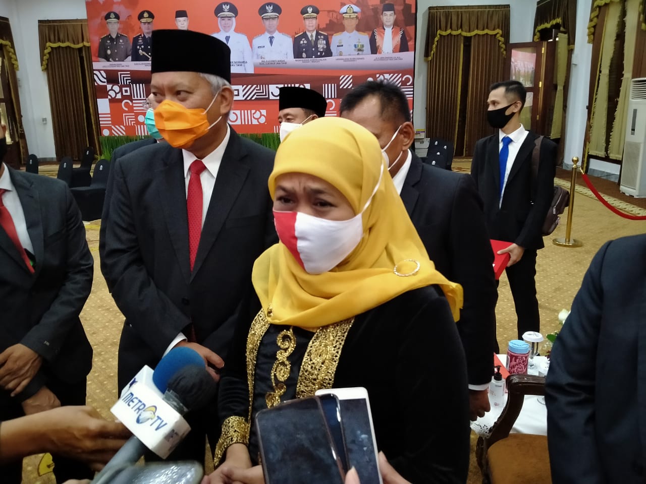 Gubernur Jatim, Khofifah Indar Parawansa, usai upacara bendera peringatan HUT ke-75 Republik Indonesia di Gedung Negara Grahadi, Surabaya, Senin 17 Agustus 2020. (Foto: Fariz Yarbo/Ngopibareng.id)