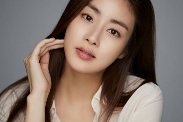 Artis Kang So-ra akan menikah pada 29 Agustus 2020. (Foto: Plum Actors)