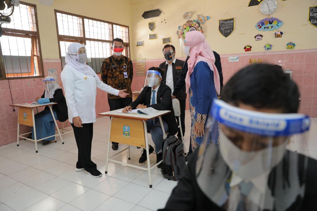 Gubernur Jawa Timur Khofifah Indar Parawansa, saat melakukan kunjungan ke Probolinggo. (Foto: Humpro Jatimprov)