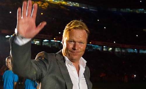 Ronald Koeman diperkenalkan sebagai pelatih baru Barcelona,  di stadion Camp Nou Rabu malam. (Foto:Instagram)