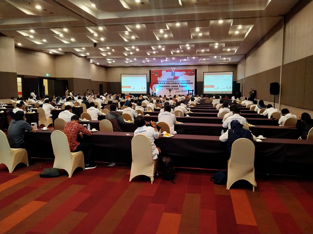 Kegiatan Rekonsiliasi Penyaluran Bantuan Sosial Non Tunai Program Keluarga Harapan di Dyandra Convention Center, Surabaya, Kamis 20 Agustus 2020. (Foto: Fariz Yarbo/Ngopibareng.id)