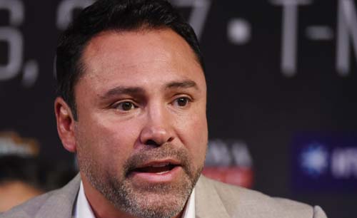 Oscar De La Hoya akan naik ring tinju lagi.