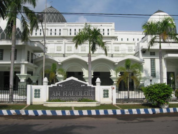 Masjid Jami Ar-Raudlah, Kraksaan, Probolinggo, Jawa Timur. (Foto: Istiemwa)