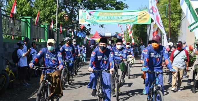 Gowes bareng Bupati Pasuruan bersama Wakil Gubernur Jatim. (Foto: Dok Humas)