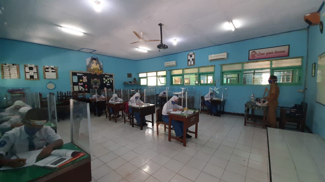 Uji coba pelaksanaan pembelajarana tatap muka di SMAN 2 Nganjuk, Jawa Timur. (Foto: Alief Sambogo/Ngopibareng.id)