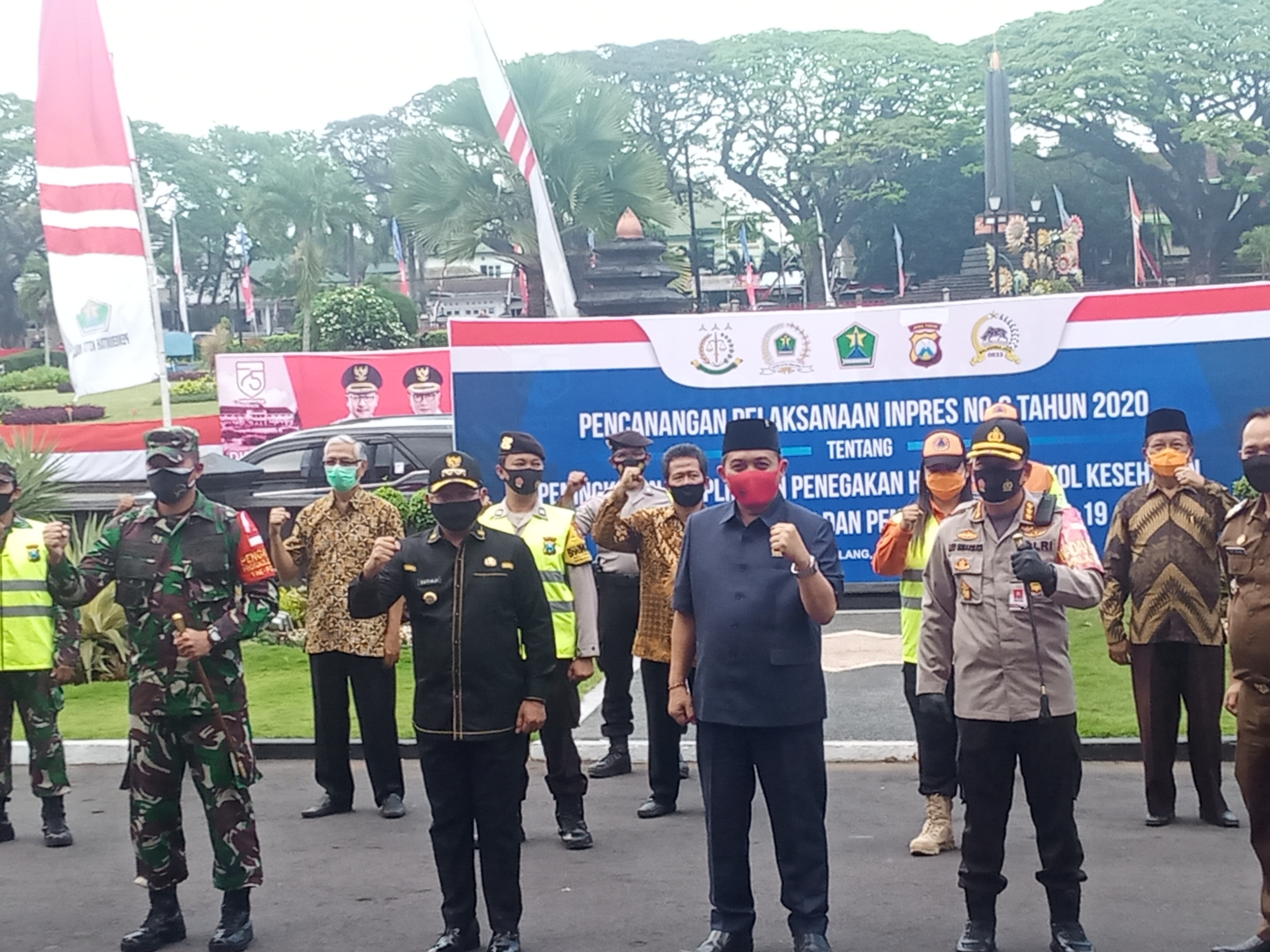 Forkopimda Kota Malang saat gelar apel pencanangan pelaksanaan Inpres Nomor 6 Tahun 2020 di halaman Balai Kota Malang (Foto: Lalu Theo/Ngopibareng.id)