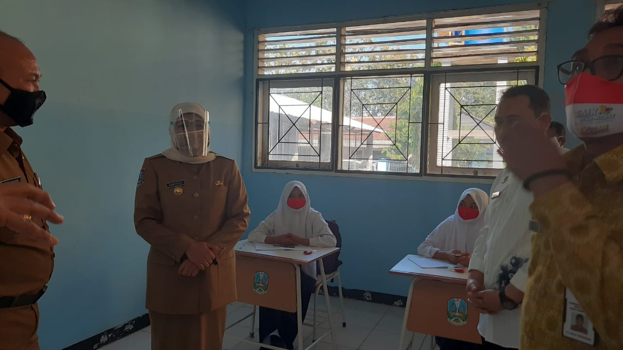 Gubernur Jawa Timur Khofifah Indar Parawansa saat sidak di Nganjuk, (foto: Alief Sambogo/ngopibareng.id)