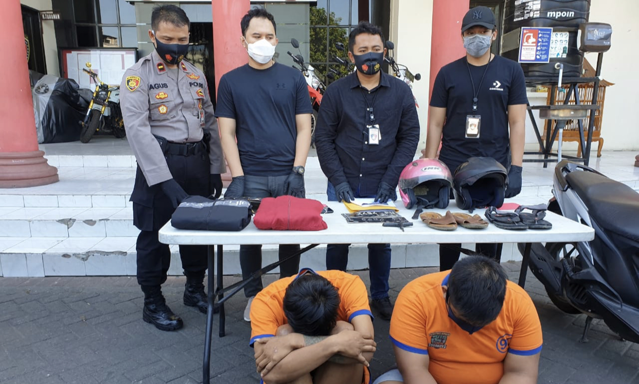 Tukang sate curi motor bersama bocah laki-laki di bawah umur diciduk Polrestabes Surabaya. (Foto: Andhi Dwi/Ngopibareng.id)