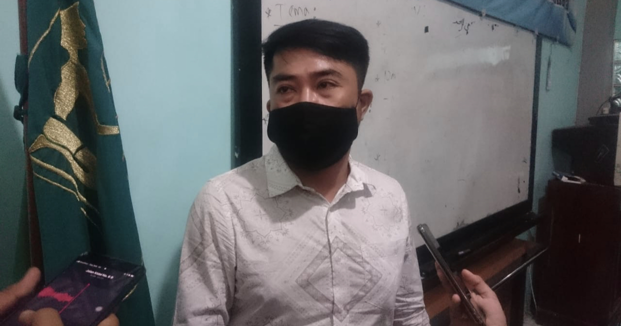 Juru bicara GAYA Nusantara, Iksam, ketika berada di LBH Surabaya (Andhi Dwi/Ngopibareng.id)