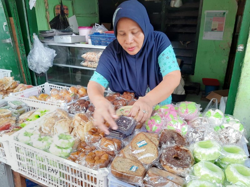 Aktivitas di kampung kue sebelum pandemi Covid-19 (Foto: Pita Sari/Ngopibareng.id)