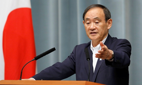 Sekretaris Kabinet Yoshihide Suga, calon kuat pengganti Shinzo Abe sebagai Perdana Menteri (PM) Jepang baru. (Foto: The Japan Times)