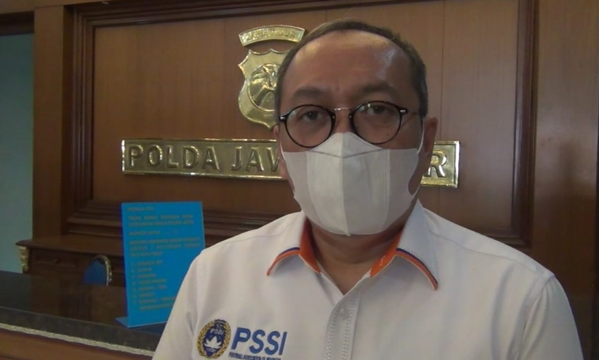 Direktur PT LIB, Akhmad Handi Lukita, usai pertemuan di Mapolda Jatim, Surabaya, Senin 31 Agustus 2020.