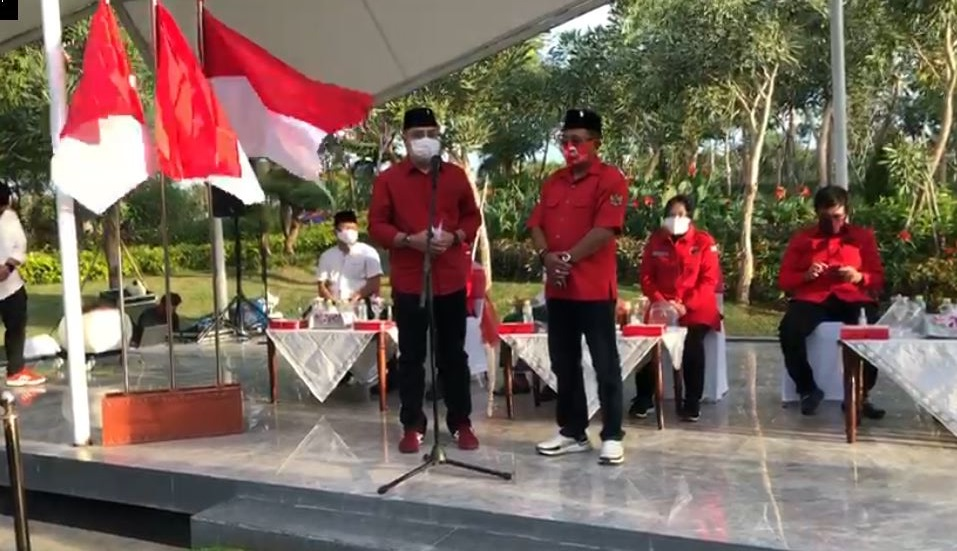 Eri Cahyadi dan Armuji yang mengadakan pidato di Taman Prestasi Surabaya. (Foto: Andhi Dwi/Ngopibareng.id)