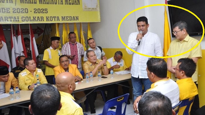 Doli Sinomba Siregar bersama keponakannya, Bobby Nasution, (dilingkari) yang merupakan menantu Presiden Joko Widodo atau Jokowi. (Foto: Dok. Golkar)